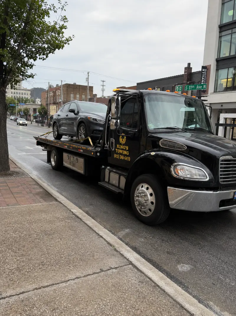 Emergency towing service areas Nashville TN — King's Towing flatbed on I-65